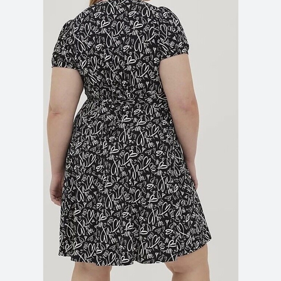 NWT Torrid Hearts Print Mini Studio Knit Surplice Dress Black White 6X Pockets - Picture 9 of 16